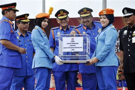 Angkatan pertahanan awam malaysia atau apm merupakan agensi pertahanan awam di malaysia yang terletak di bawah kawalan jabatan perdana menteri. Majlis Sambutan Hari Ulangtahun Pertahanan Awam Ke 61 24 M ...