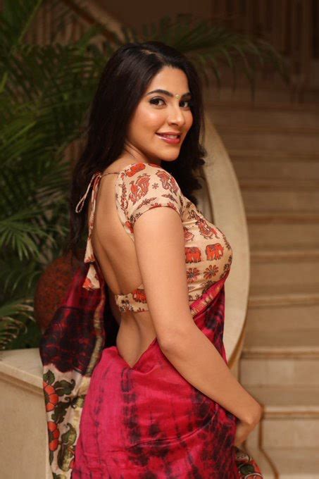 Hot Actress Nikki Tamboli In Kanchana 3 Doti Style Saree With Low Cut