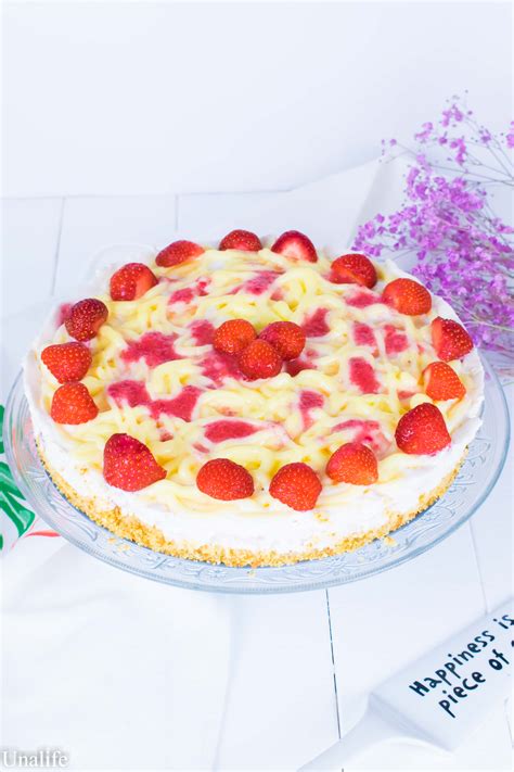 Alternativ kann auch ein spritzbeutel mit kleiner tülle. Spaghetti Eis Torte mit Erdbeeren ohne Backen - Unalife