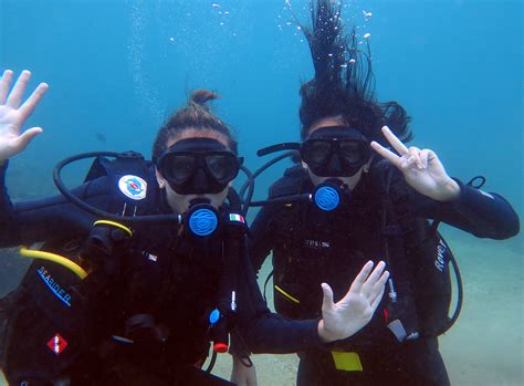 If you want to try scuba diving, but aren't quite ready to take the plunge into a certification course, discover scuba diving is for you. Beginner Dives - Cham Island Diving Center Hoi An, Vietnam