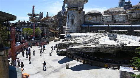 Disneyland Star Wars Land First Look And What To Expect When It Opens