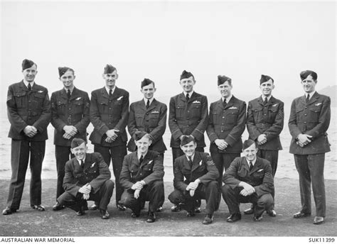 Outdoor Group Portrait Of The Crew Of Sunderland Aircraft W3993 W