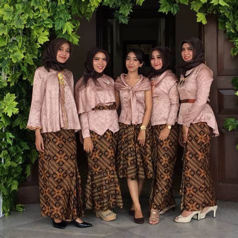 Inpirasi Kebaya Modern Atasan Blouse Velvet Rok Batik Pakaian Pesta Model Baju Wanita Model