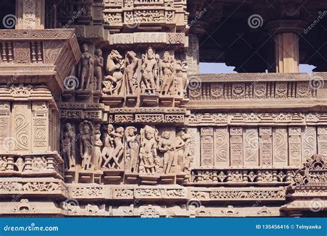 Bas Relevo Antigo No Templo Erótico Famoso Em Khajuraho Índia Foto De