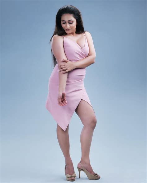 Peranbu Actress Anjali Ameer In Glamour Look New Photos And Caption Set Fire On Social Media