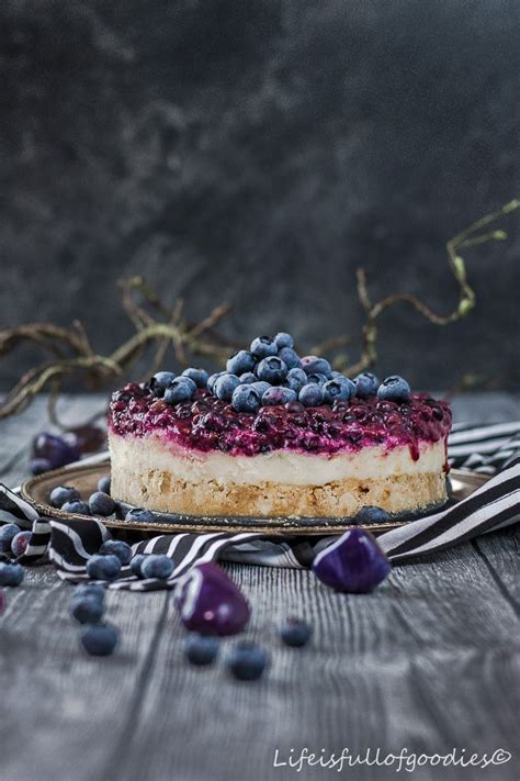 Weitere ideen zu kuchen, blechkuchen, kuchen und torten. Heidelbeerkuchen mit Cremefüllung und Mandelboden | Rezept ...