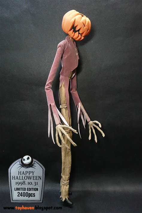 Beetlejuice is a tough ghost, but jack is the pumpkin king. toyhaven: Happy Halloween from Jack the Pumpkin King