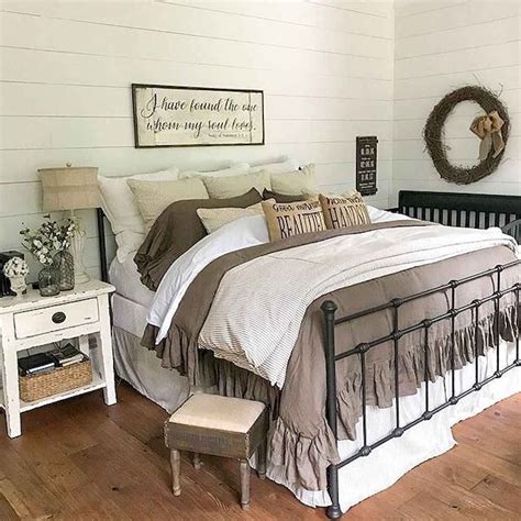 37 Modern Farmhouse Bedroom Ideas In 2020 Farmhouse Bedding Sets