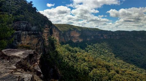 Southern Cliffs Of Mount Solitary Blue Mountains National Park Nsw