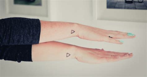 Representado normalmente como un halcón o un hombre. 21 tatuajes pequeños para mujeres y su significado