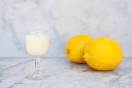 Vediamo insieme una ricetta semplice per preparare in casa la crema di limoncello. Crema di limoncello fatta in casa - Agriturismo Poggio ...