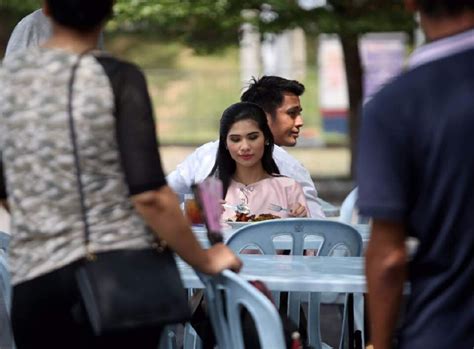 Sungguh benar ku cintaimu meski kau tak anggap ku ada ku tak akan memintamu untuk mencintaiku ku tak berharap kau cintaiku ku tak berharap kau balas cintaku yang ku harap kau izinkan aku mencintaimu cinta ini sudah terlanjur kumiliki dari dirimu biarkan cintaku bersamamu meski ragaku. 'Tiada arahan suruh Afifah dekati Aliff' | Selebriti ...