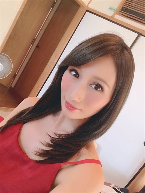 Julia pic from her Twitter. | Scrolller