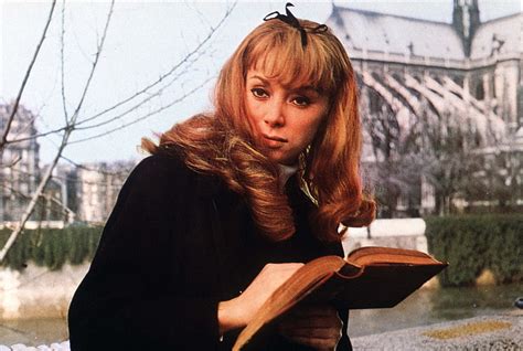 Настоящее имя — мирей кристиан габриэл еме егро (mireille christiane gabrielle aimée aigroz). Mort de Mireille Darc : les stars lui rendent hommage