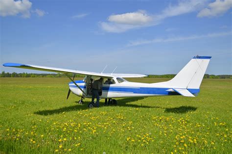One of the most notable crashes involving a cessna plane occurred on january 5, 2002. Aircraft Spotlight: The Cessna 172 - Hartzell Propeller