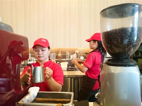 Yit foh coffee factory sdn bhd (doing business as yit foh tenom coffee) is the main coffee producer in the state of sabah, malaysia since 1960. Tenom Fatt Choi Coffee Factory Editorial Image - Image of ...