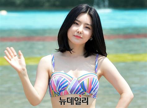 한 팬이 유나를 주인공으로 한 약을 좀 빤 듯한 브레이브걸스 팬게임을 만들었다. 포토 브레이브걸스 유나, 시크한 비키니 | Save Internet 뉴데일리