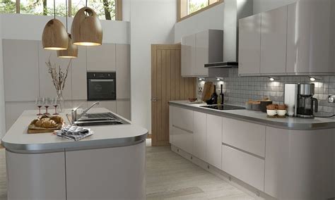 See more ideas about kitchen remodel, kitchen design, kitchen inspirations. Handleless Cashmere Gloss Kitchen image 1 | Kitchen ideas ...