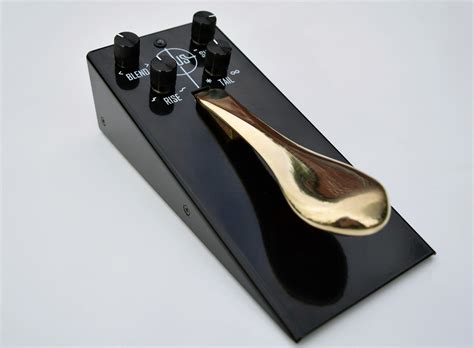 The PLUS Pedal is a new effects pedal that brings piano-style sustain gambar png