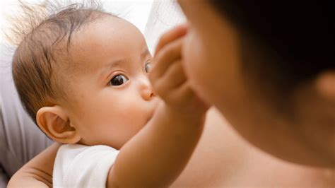 Top 10 Breastfeeding Tips From Mama Natural