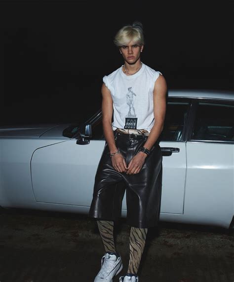 Na tej stronie znaleźć możemy wpisy na vogue polska, które zawierają tag romeo beckham. Victoria Beckham might 'momage' son Romeo Beckham as he ...