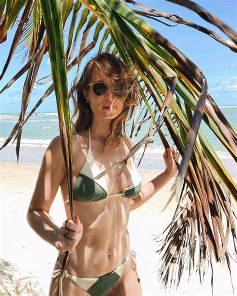 Mariana Ximenes Abre álbum De Fotos Na Praia E Surpreende Seguidores Com Imagens Belíssimas Gq
