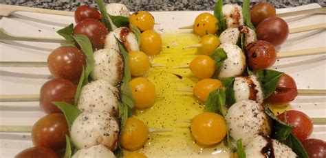 Whether you're looking for something easy to make or a challenge, these hot and cold appetizers include finger foods, dips, and more for all skill levels! Easy+Cold+Appetizers | caprese salad on a stick | Recipes, Caprese salad, Appetizers