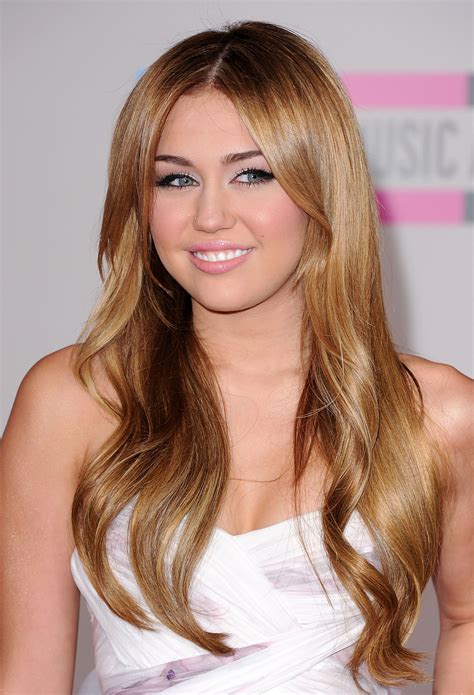 Dealing with long hair is not an easy task. 15+ Latest Long Layered Hairstyles That Always in Style ...