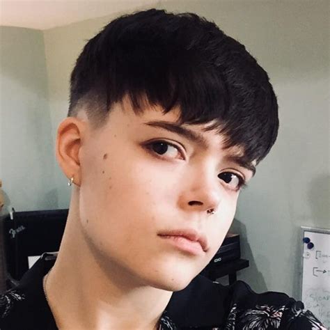 Androgynous haircut and my favorite hat. Short Androgynous Haircuts for Round Faces 2021 | Short ...
