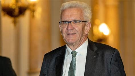 Beamtenbesoldung bawü 2019 tabelle besoldungsordnung a. Grünen-Politiker Kretschmann kommt mit Helikopter zur Wanderung