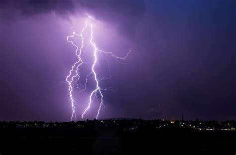 Bei donnerwetter.de finden sie im ausführlichen wetterbericht die temperatur, windstärke und windrichtung, das wetterradar. Unwetterwarnung für Stuttgart: Gewitter, Starkregen und ...