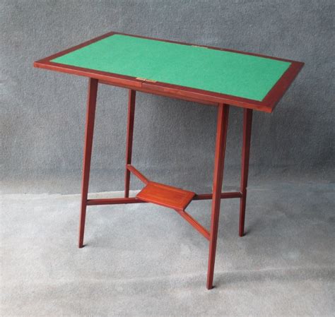 Folding tables are probably the most common type of card table that you will see people using. A Small Fold-over Card Table | 477996 | Sellingantiques.co.uk
