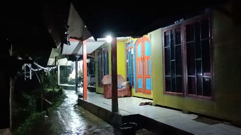 Suasana Malam Di Kampung Yang Tenang Malam Turun Hujan Pagi Turun