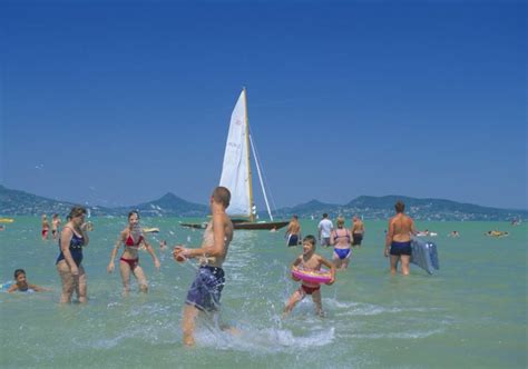Jun 26, 2021 · ideje lenne a balatoni gasztronómiára új szemmel tekinteni: Ferienwohnung in Balatonfenyves, Balaton-Südufer
