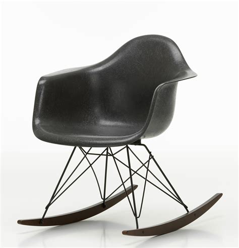 Its rocking legs allow you to rock gently for a perfect moment of relaxation. Eames Fiberglass Arm Rocking Chair RAR Schaukelstuhl Vitra ...