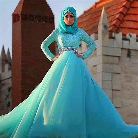 2017 New Muslim Long Sleeve Wedding Dresses Appliques Lace Arab Appliques Luxurious Royal Train