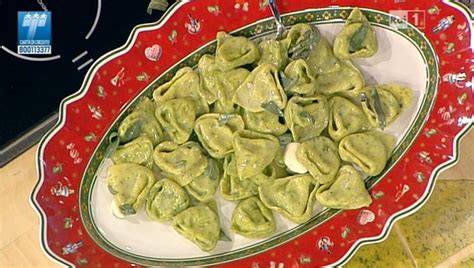 La Prova Del Cuoco Ricetta Tortelloni Verdi Al Burro E Salvia Di Alessandra Spisni