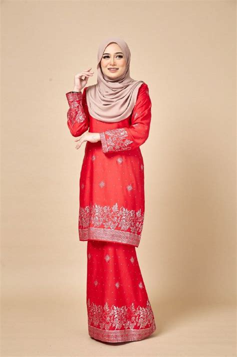 Lubuk baju kurung songket tabur songket warisan malaysia yang sentisa menjadi permintaan wanita zaman moden lukisan corak klasik pada baju dan potongan kurung moden. BAJU KURUNG MODEN LABIH, BAJU KURUNG MODEN TERKINI, BAJU ...