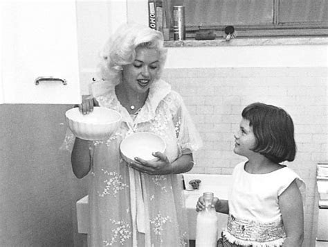 Jayne Mansfield Photographed With Her Daughter Jayne Marie 1959