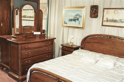 Camera da letto contemporanea napoli rtl mobili nolita composta da. Camera da letto in noce nazionale stile '800 legno massello