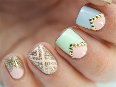 La decoración de uñas es un arte en sí, es por ello que en inglés se le dice «nail art«. 15 Diseños de uñas que puedes hacer paso a paso