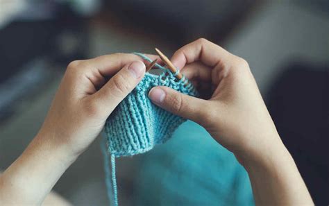 6 Easy Knitting Projects for Kids and Beginners