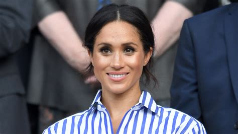 Meghan Markle Had To Carry Her Hat At Wimbledon Allure