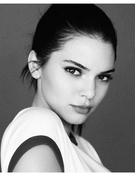 Kendall Jenner Black And White Estée Lauder Model Fotos