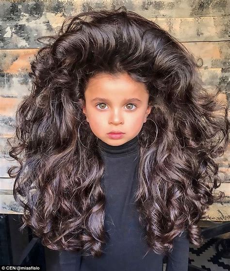 Mia Aflalo Stuns Internet With Her Incredible Hair Daily Mail Online