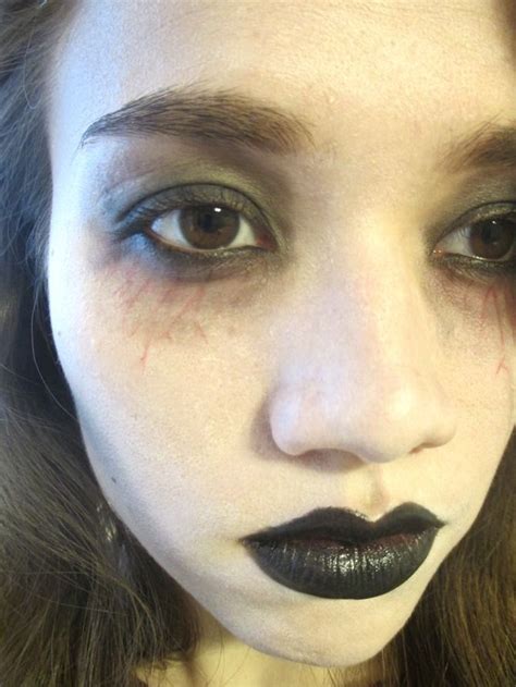 Easy Zombie Makeup That You Can Do With Products You Already Own