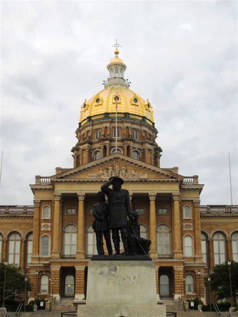 Souvenir Chronicles Des Moines Iowa State Capitol Building Grounds