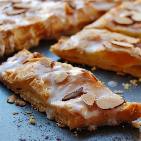 The flakey layers in the pastry give this it's name. rabbit food rocks: Scandinavian Kringler | Kringle recipe ...