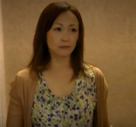 黒木小夜子 「愛している」熟女妻が隣に住む絶倫中年男と不倫sexに溺れる！ 四十路