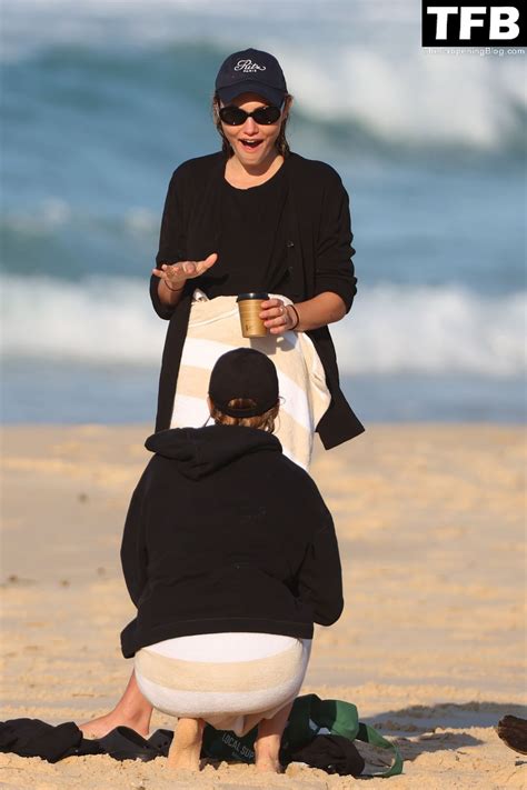Lara Worthington And Phoebe Tonkin Enjoy A Day On The Beach In Sydney 98 Photos Onlyfans